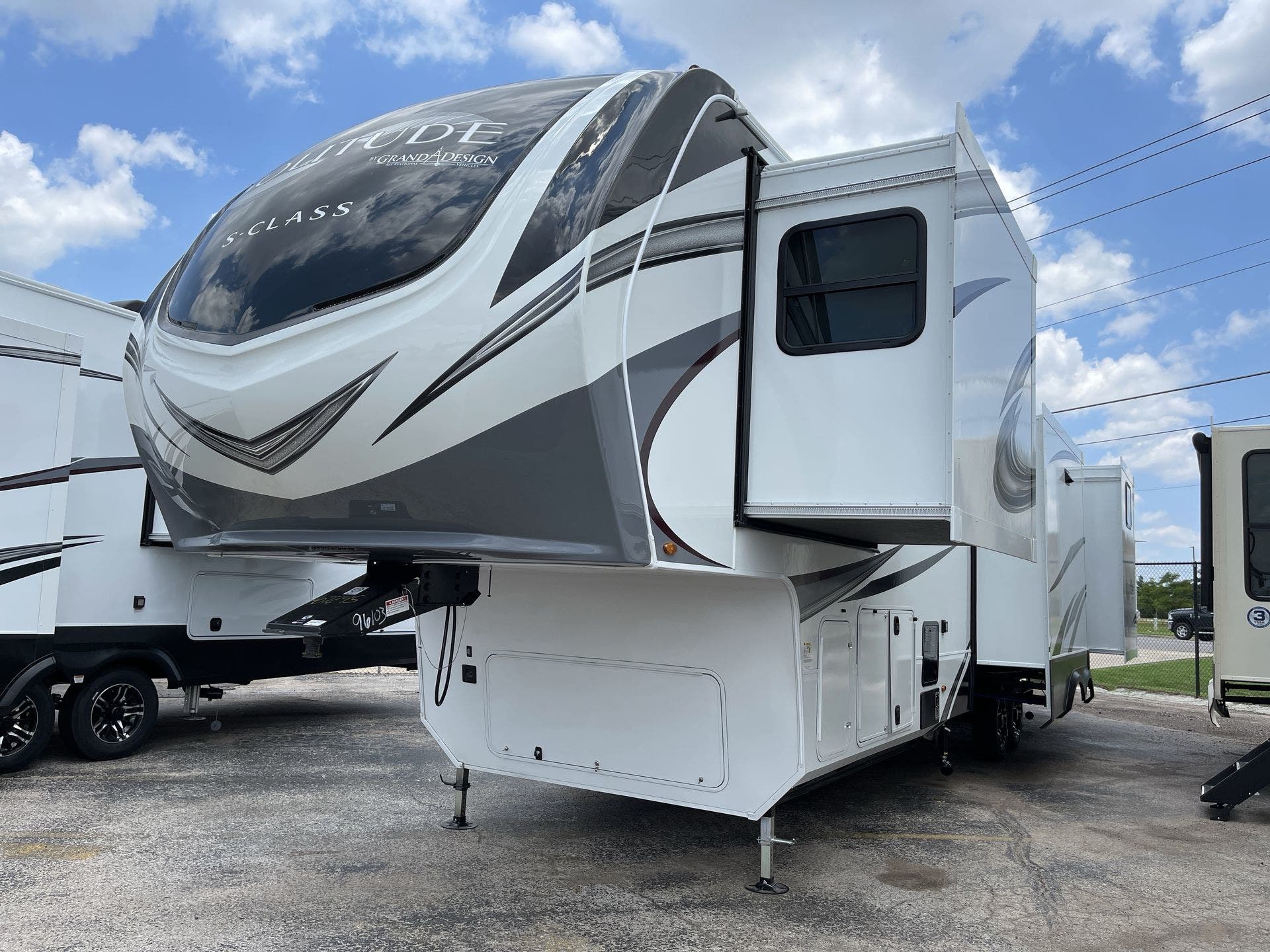 2022 Grand Design Solitude SCLASS 3950BHR RV for Sale in Oklahoma