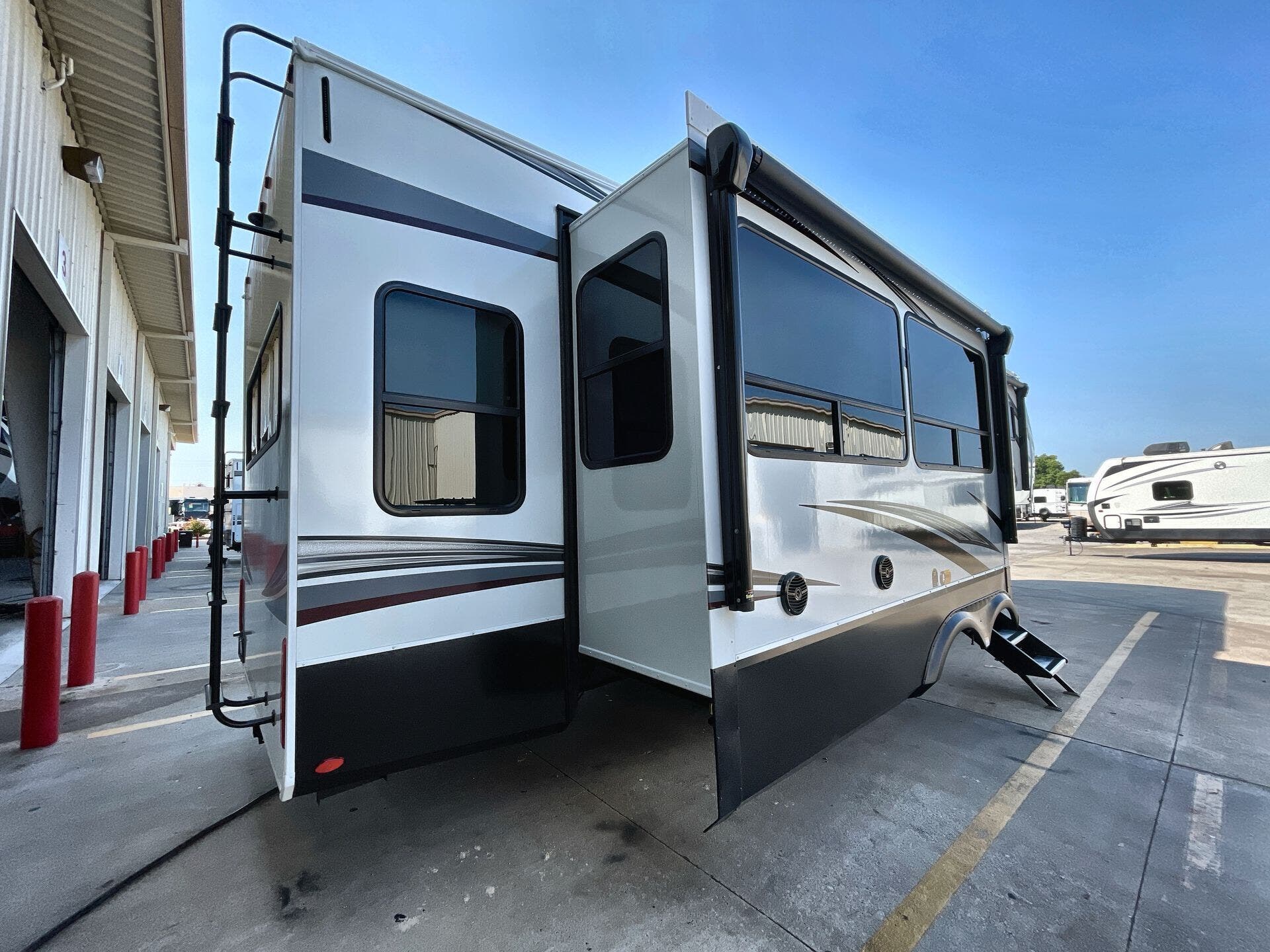 2023 Grand Design Solitude S CLASS 2930RL R RV For Sale In Fort Worth 