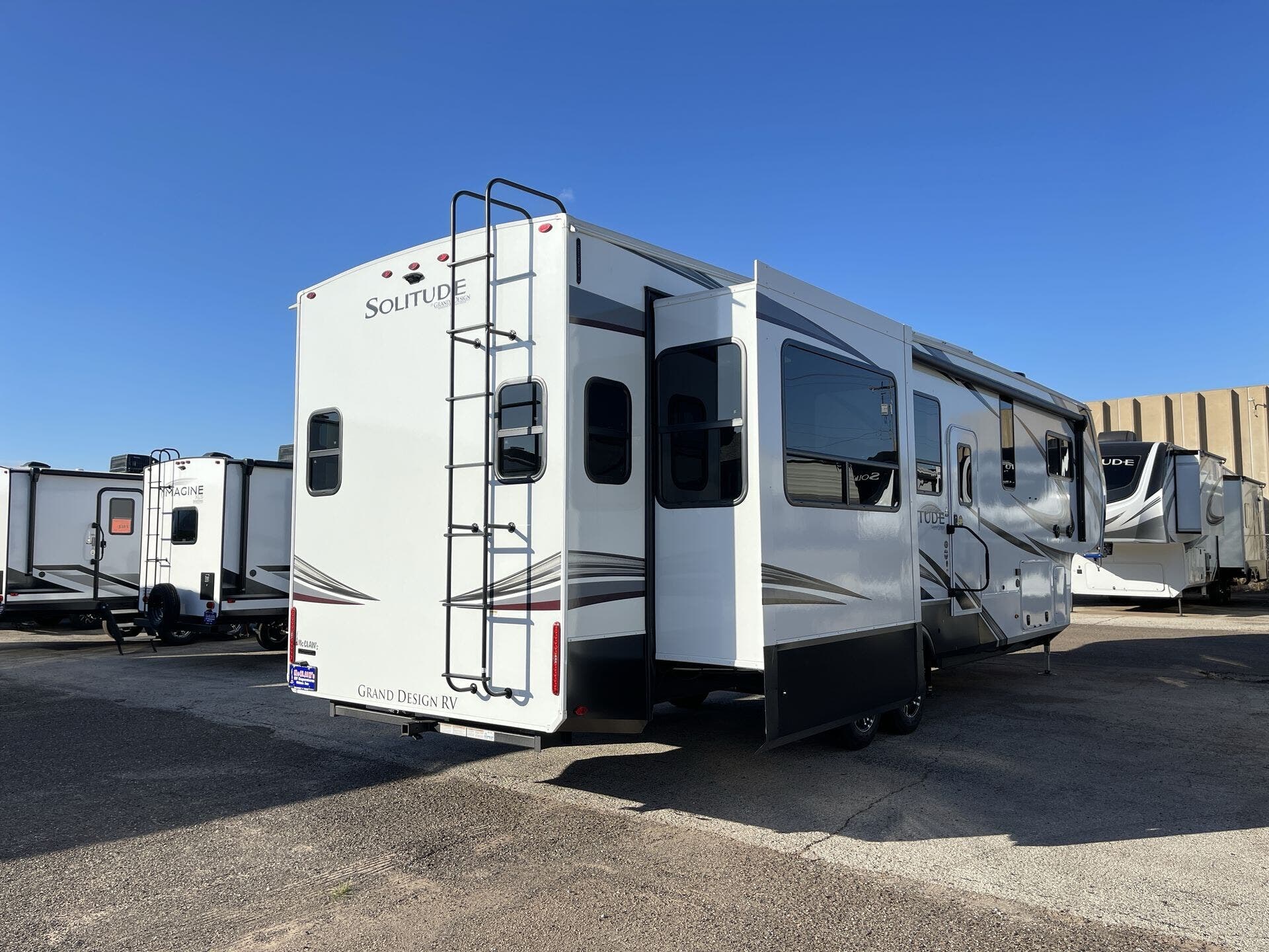 2023 Grand Design Solitude SCLASS 3330RE RV for Sale in Oklahoma City