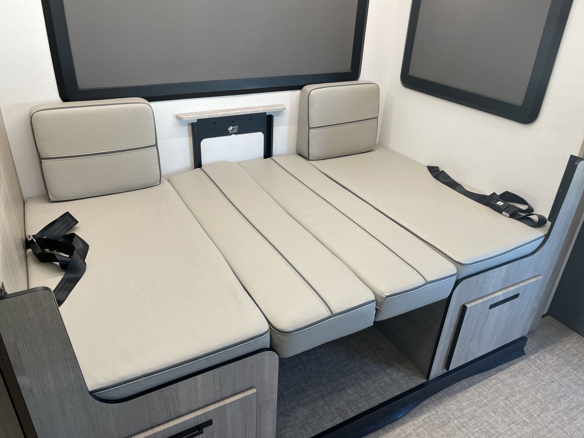 2024 Mercedes Benz Sprinter 4500 photo 11