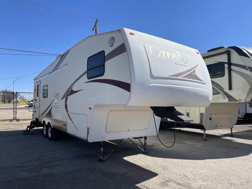 Used 2005 Keystone Laredo 28RL available in Oklahoma City, Oklahoma