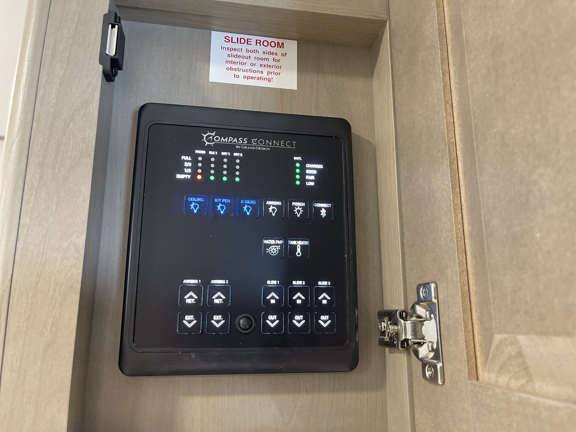 2025 Grand Design Recreational Reflection Narrow Body photo 3