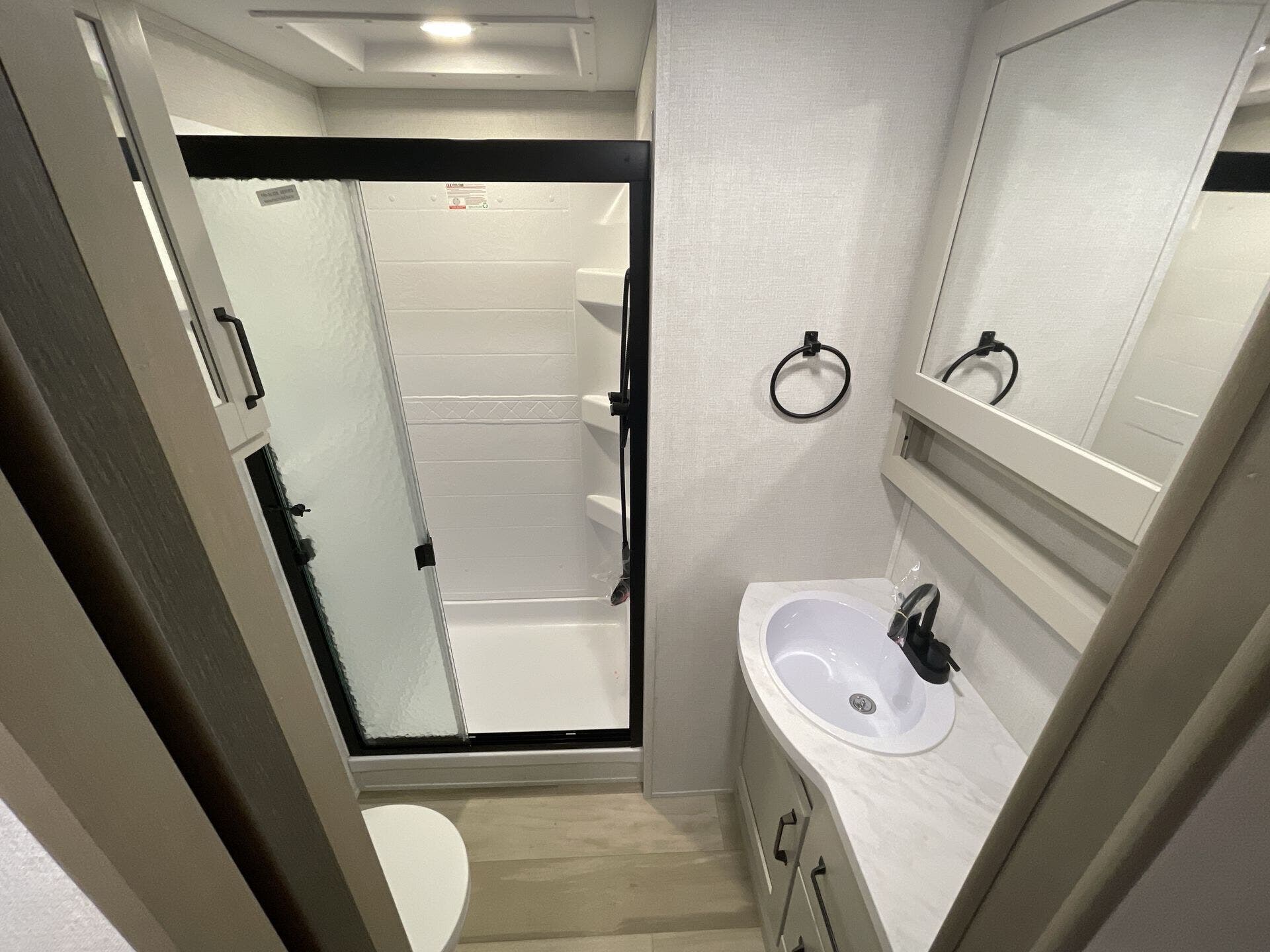 2025 Grand Design Recreational Reflection Narrow Body photo 17
