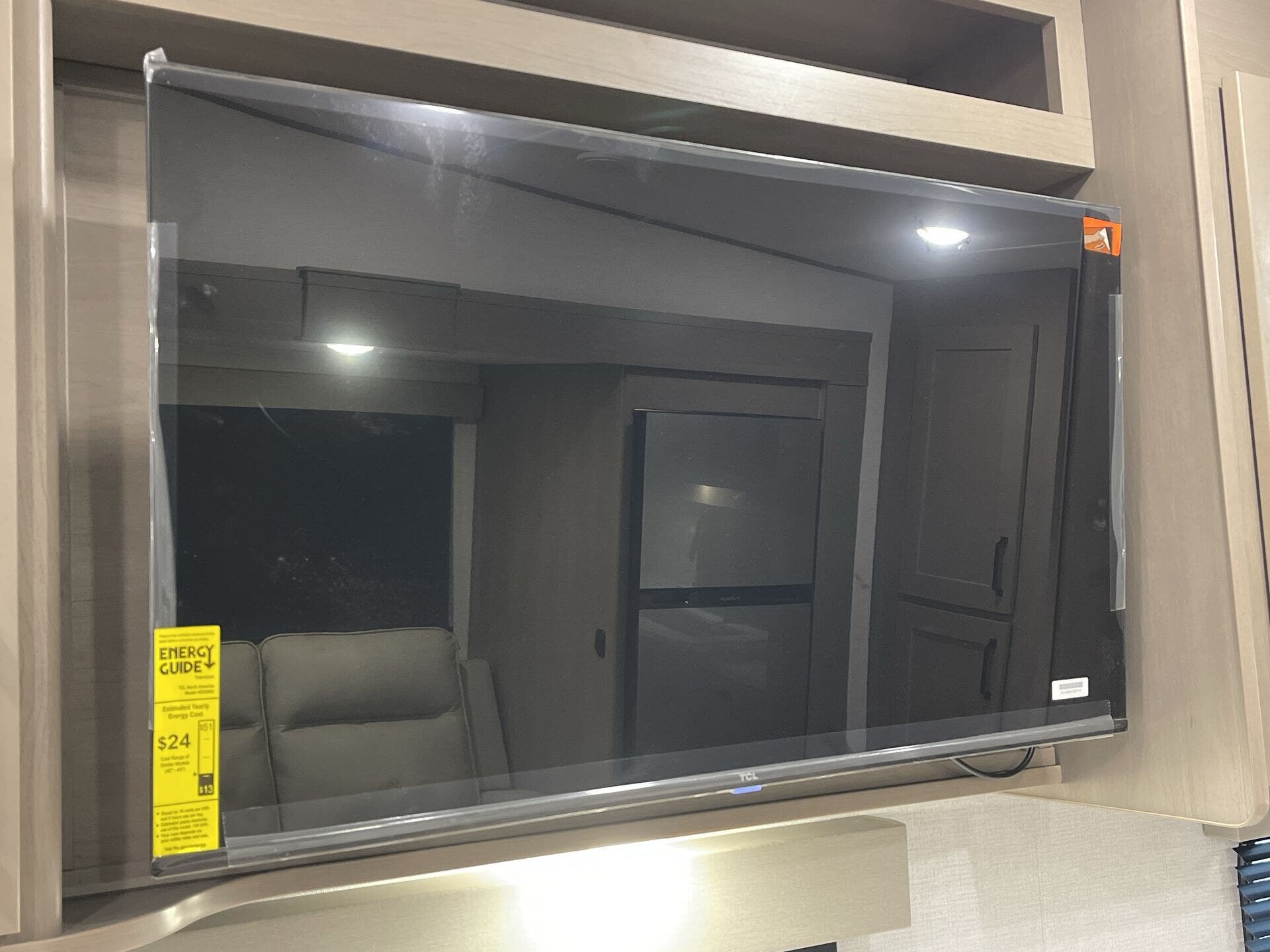 2025 Grand Design Recreational Reflection Narrow Body photo 12