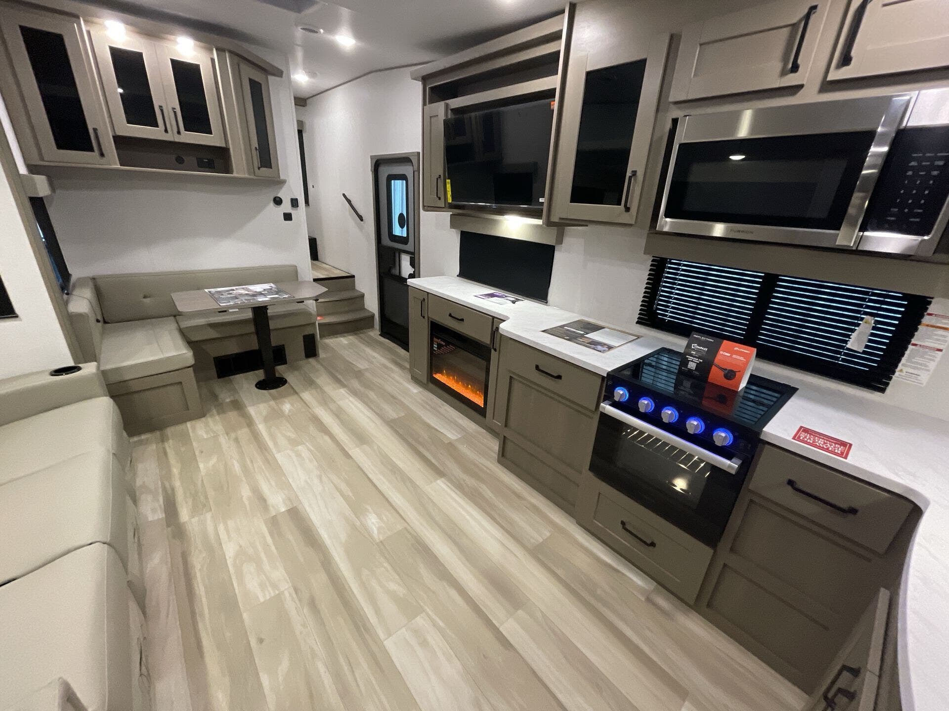 2025 Grand Design Recreational Reflection Narrow Body photo 2