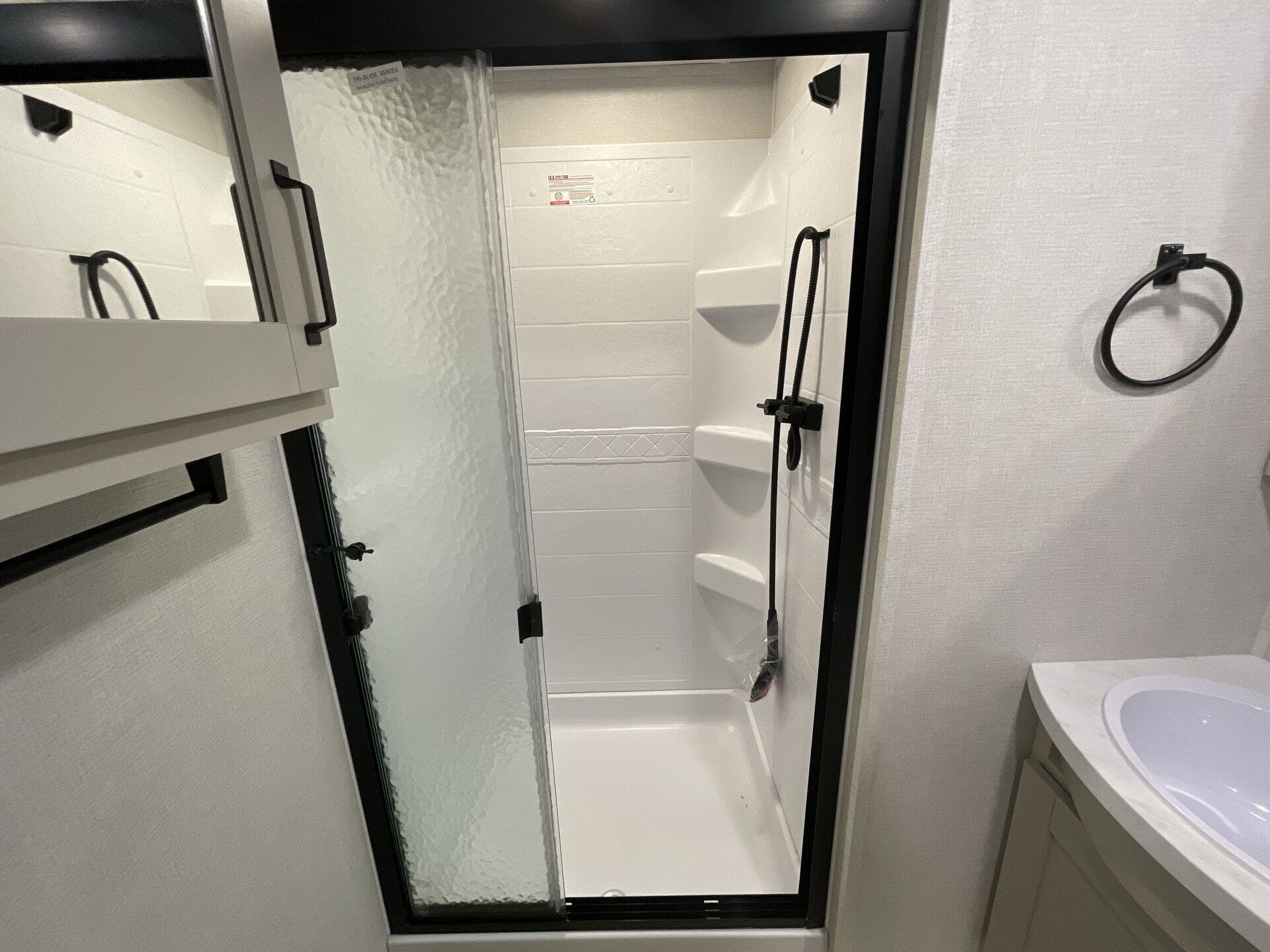 2025 Grand Design Recreational Reflection Narrow Body photo 19