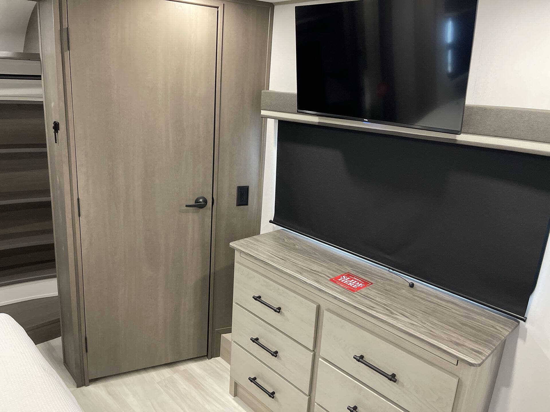 2025 Grand Design Recreational Solitude Wide body photo 14