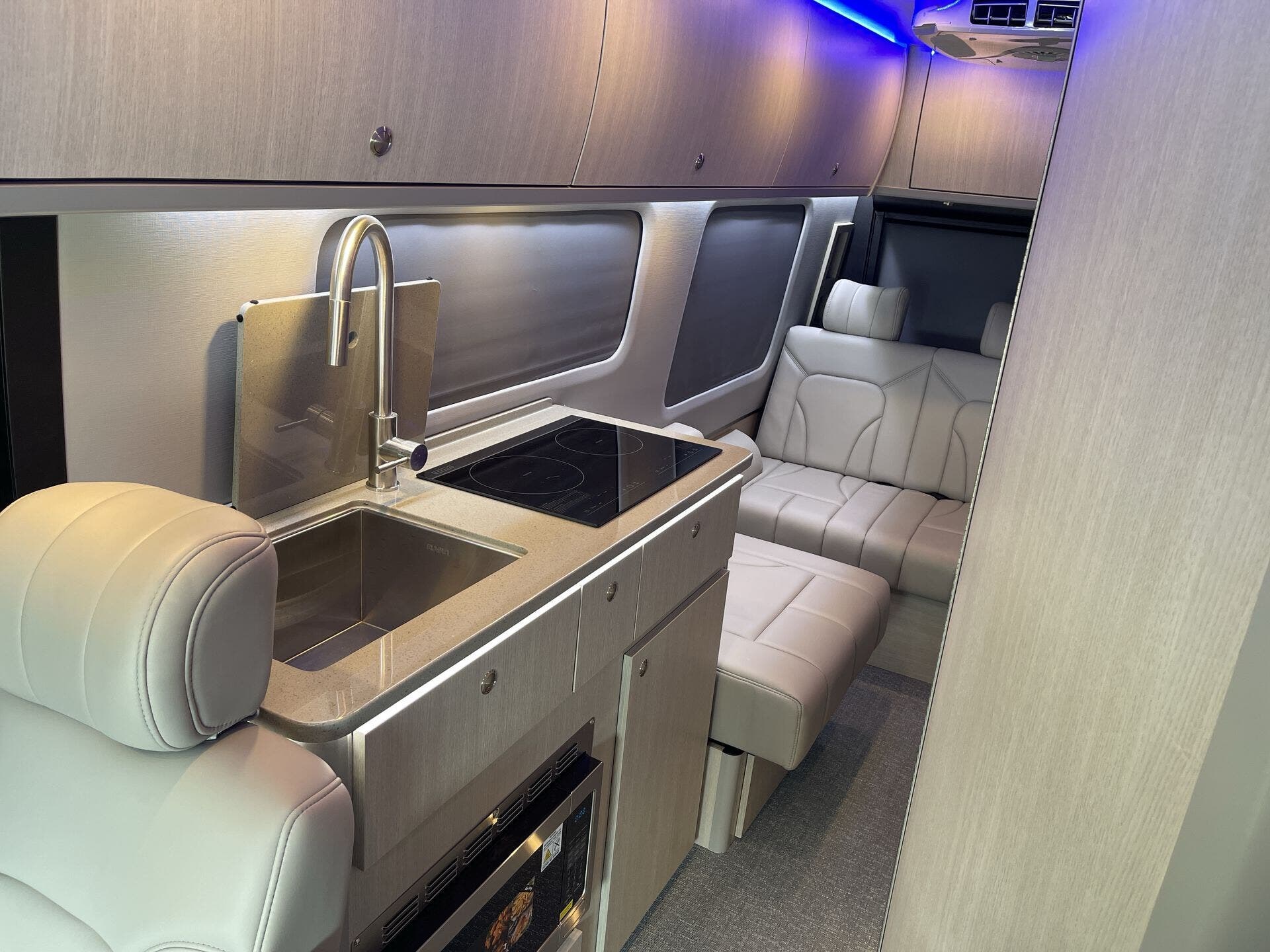 2025 Mercedes Benz Sprinter 3500 photo 3