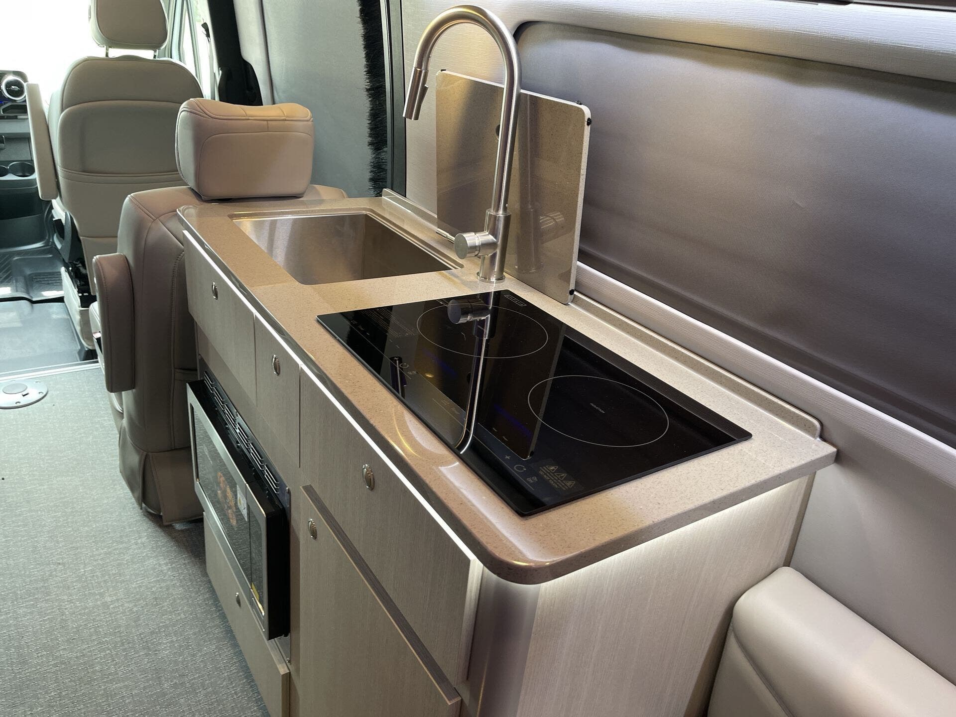 2025 Mercedes Benz Sprinter 3500 photo 4