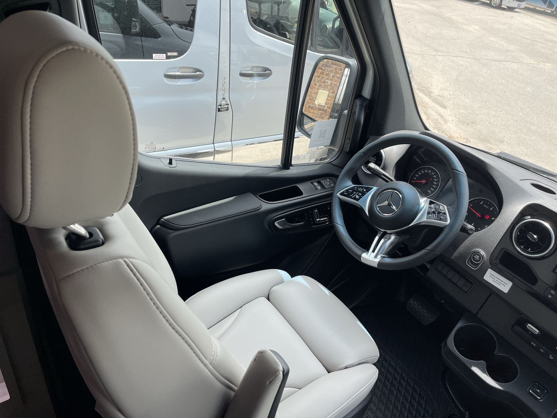 2025 Mercedes Benz Sprinter 3500 photo 27