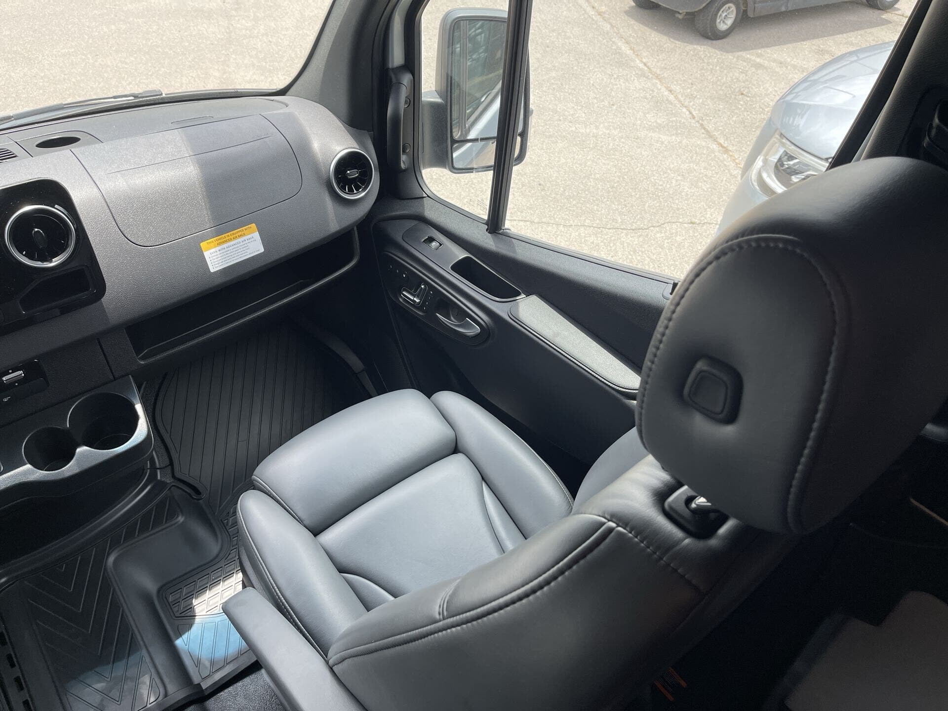 2025 Mercedes Benz Sprinter 3500 photo 23