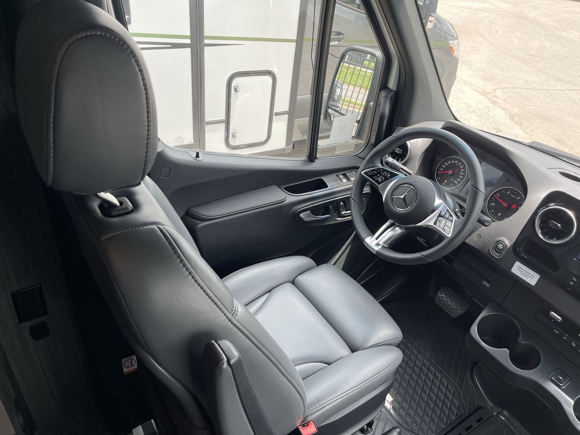 2025 Mercedes Benz Sprinter 3500 photo 24