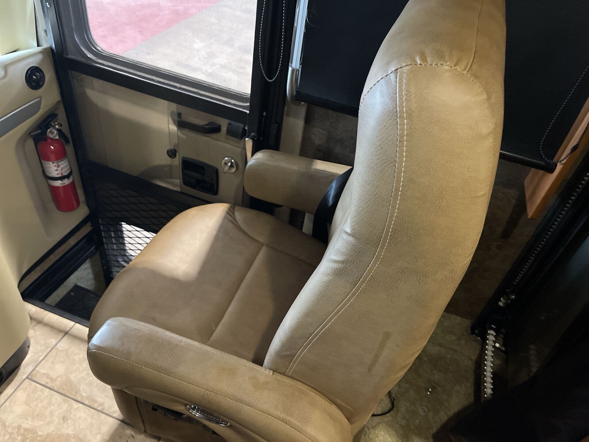 2015 Tiffin Motorhomes, Inc Breeze photo 24