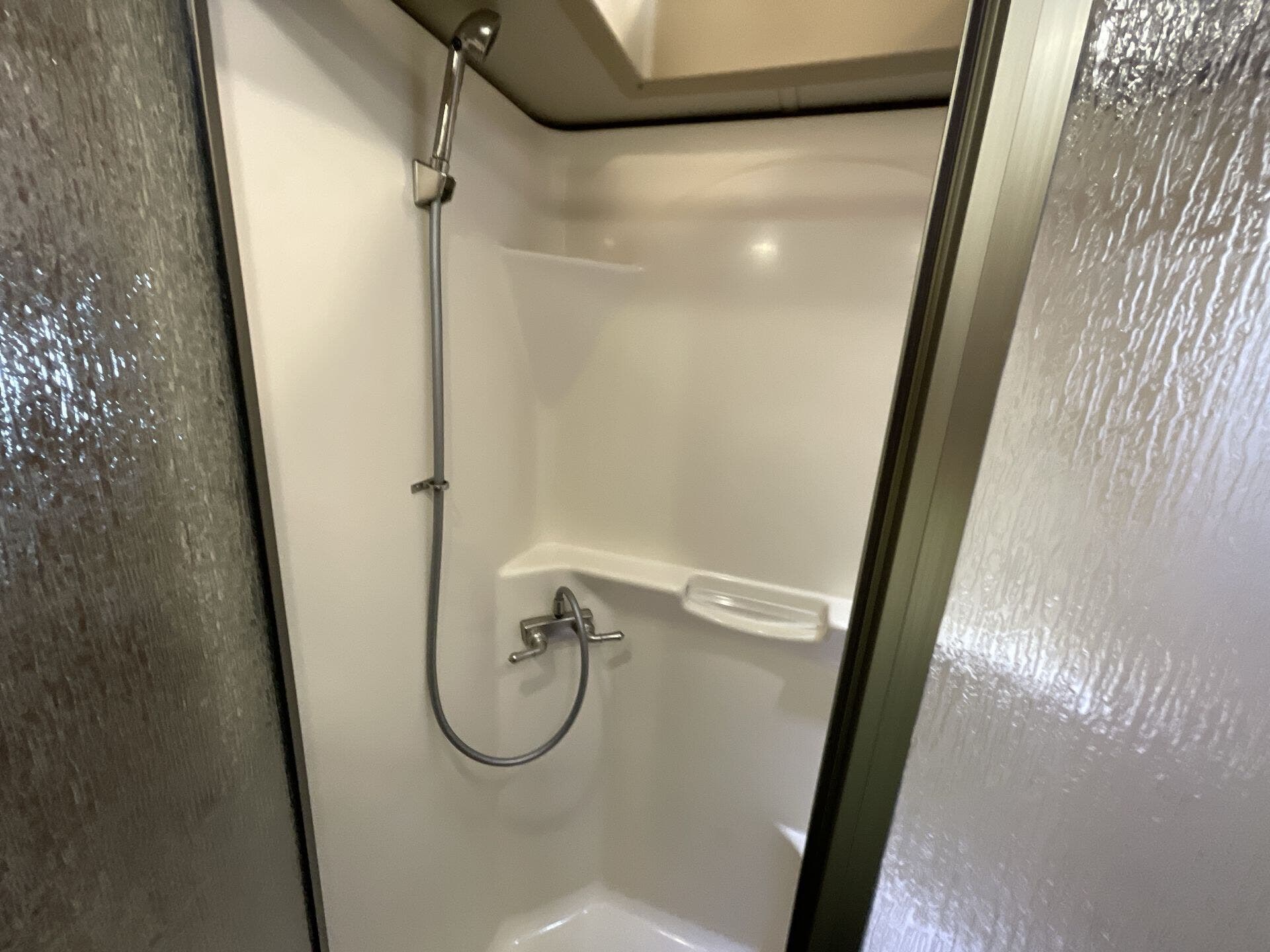 2015 Tiffin Motorhomes, Inc Breeze photo 18