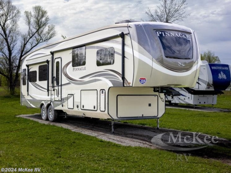 Used 2018 Jayco Pinnacle 37RLWS available in Perry, Iowa