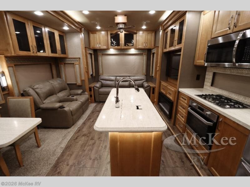 2019 Beacon 39FBB by Vanleigh from McKee RV in Perry, Iowa