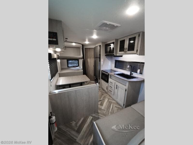 2025 Zinger Lite 252BH by CrossRoads from McKee RV in Perry, Iowa