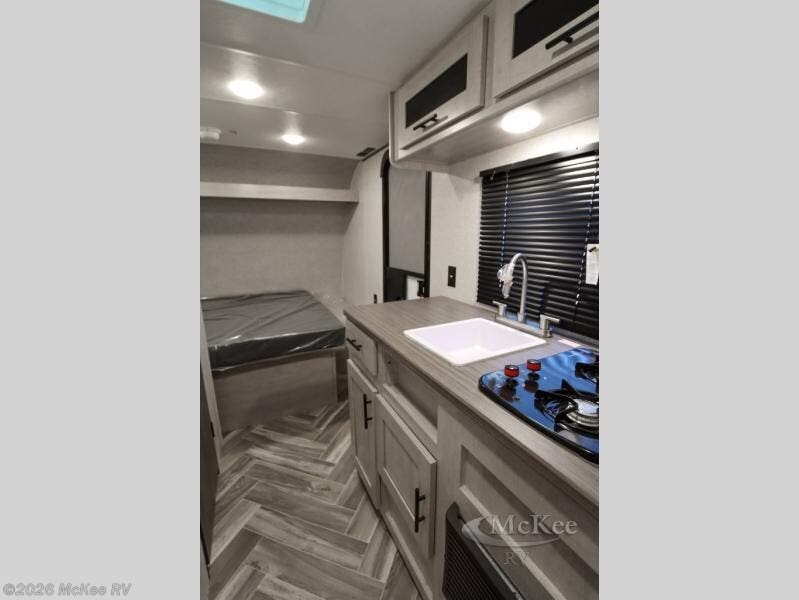 New 2025 CrossRoads Zinger Lite 18QB available in Perry, Iowa