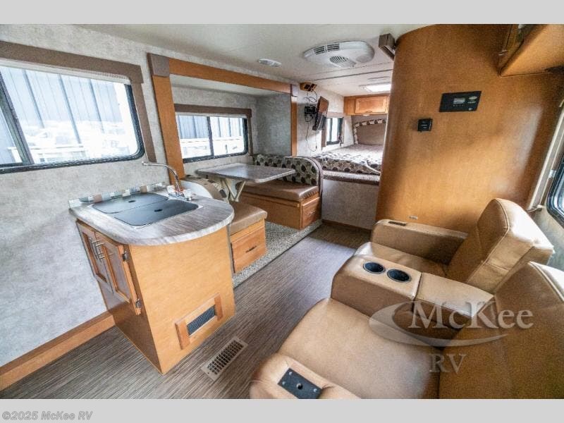 2019 Adventurer M-116DS EXT CAB - Used Truck Camper For Sale by McKee RV in Perry, Iowa features Slideout
