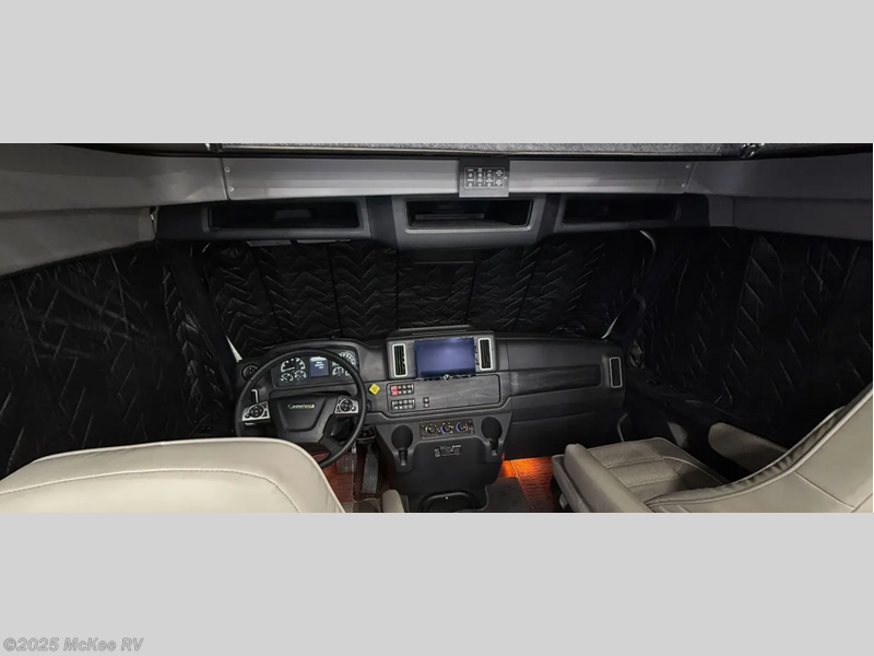 Used 2025 Dynamax Corp Europa 32KDFR available in Perry, Iowa