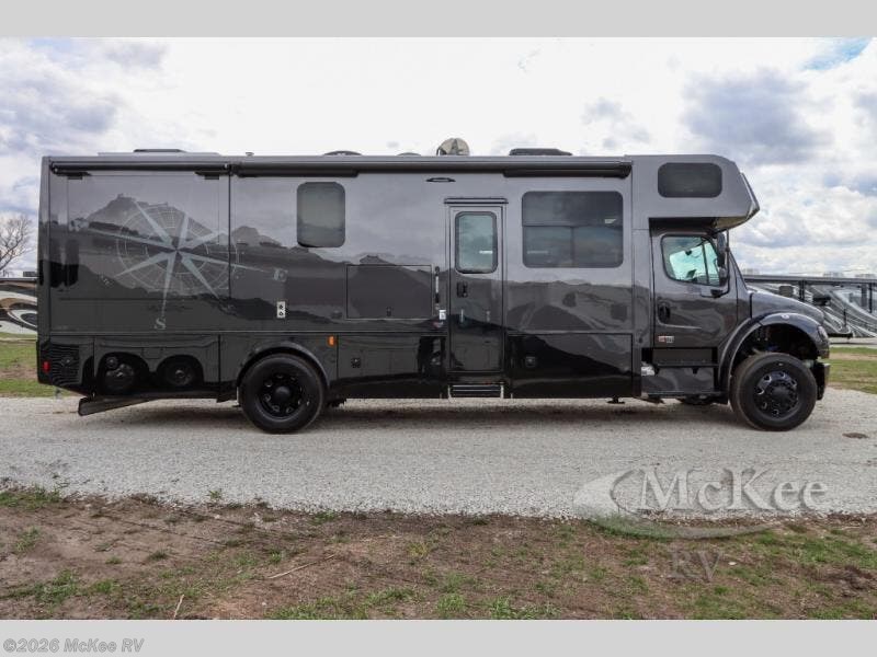 Used 2025 Dynamax Corp Europa 32KDFR available in Perry, Iowa