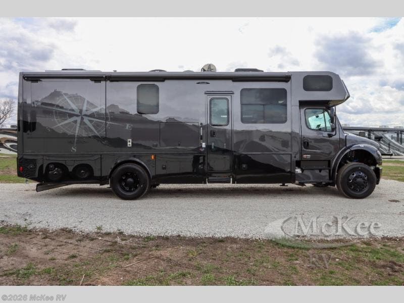 Used 2025 Dynamax Corp Europa 32KDFR available in Perry, Iowa