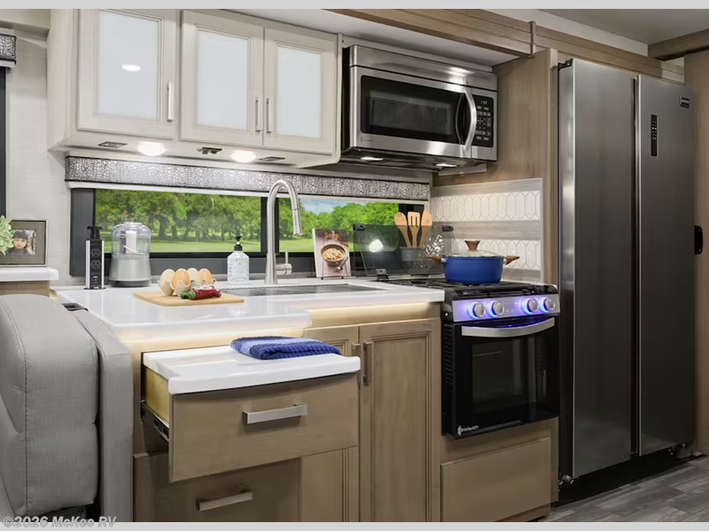 New 2027 Thor Motor Coach Luminate HH36 available in Perry, Iowa