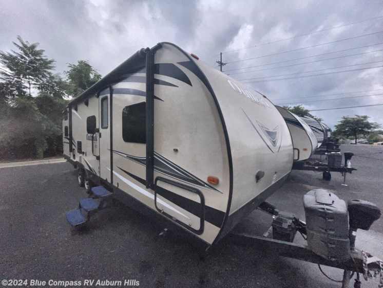 Used 2016 Keystone Outback Ultra Lite 276UBH available in Auburn Hills, Michigan