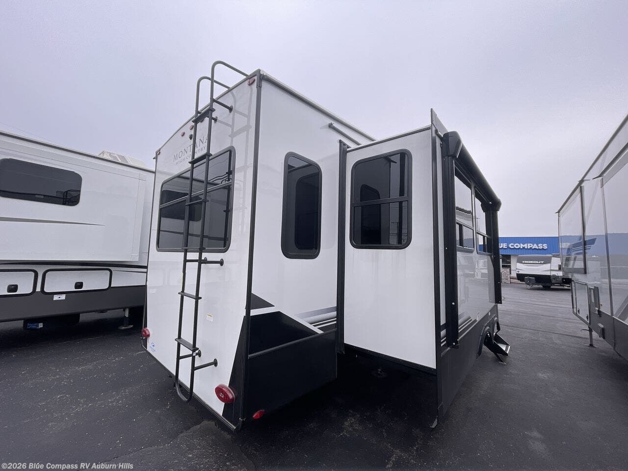 2025 Montana High Country 295RL by Keystone from Blue Compass RV Auburn Hills in Auburn Hills, Michigan