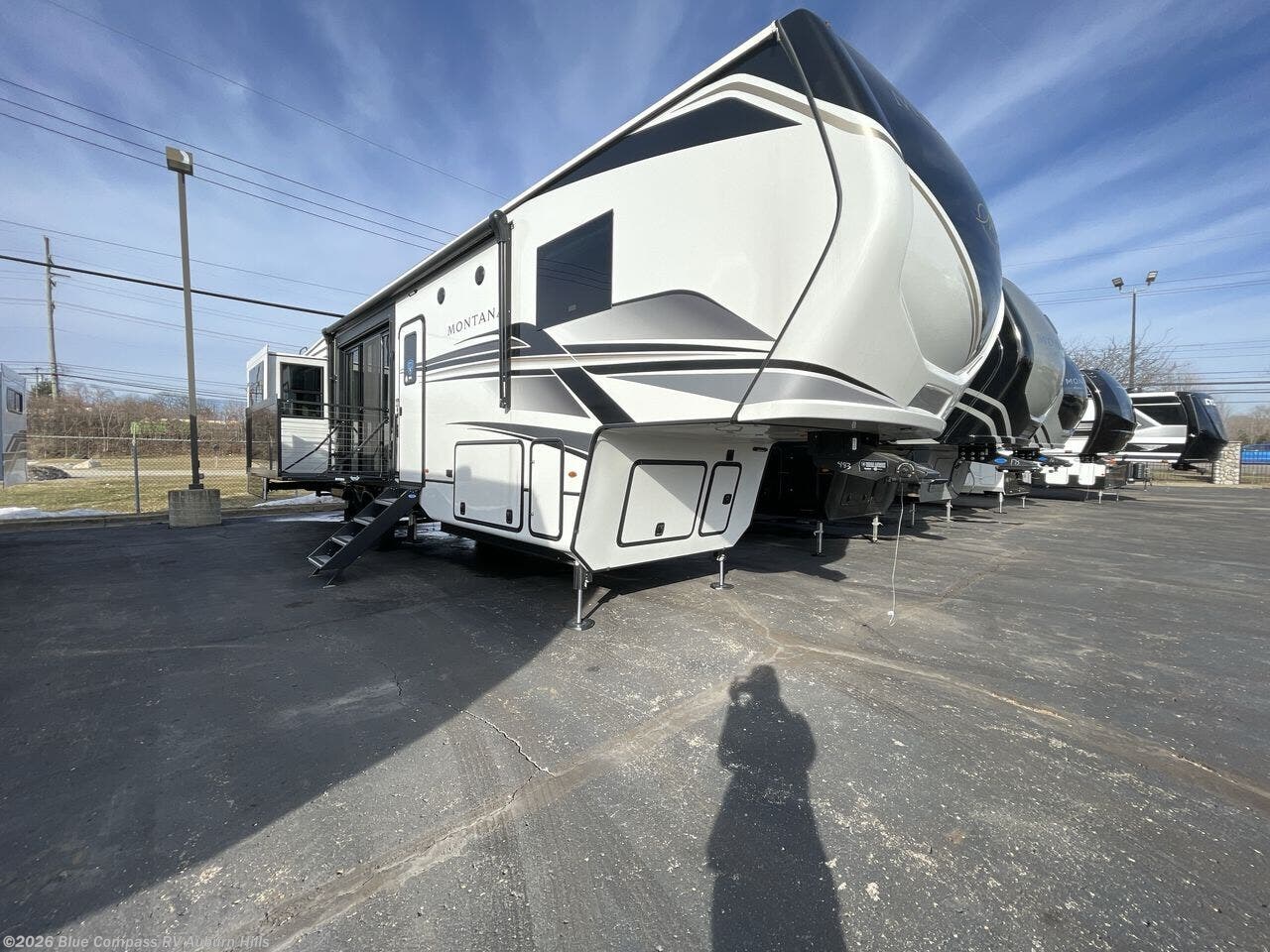 2025 Montana 3532SP by Keystone from Blue Compass RV Auburn Hills in Auburn Hills, Michigan