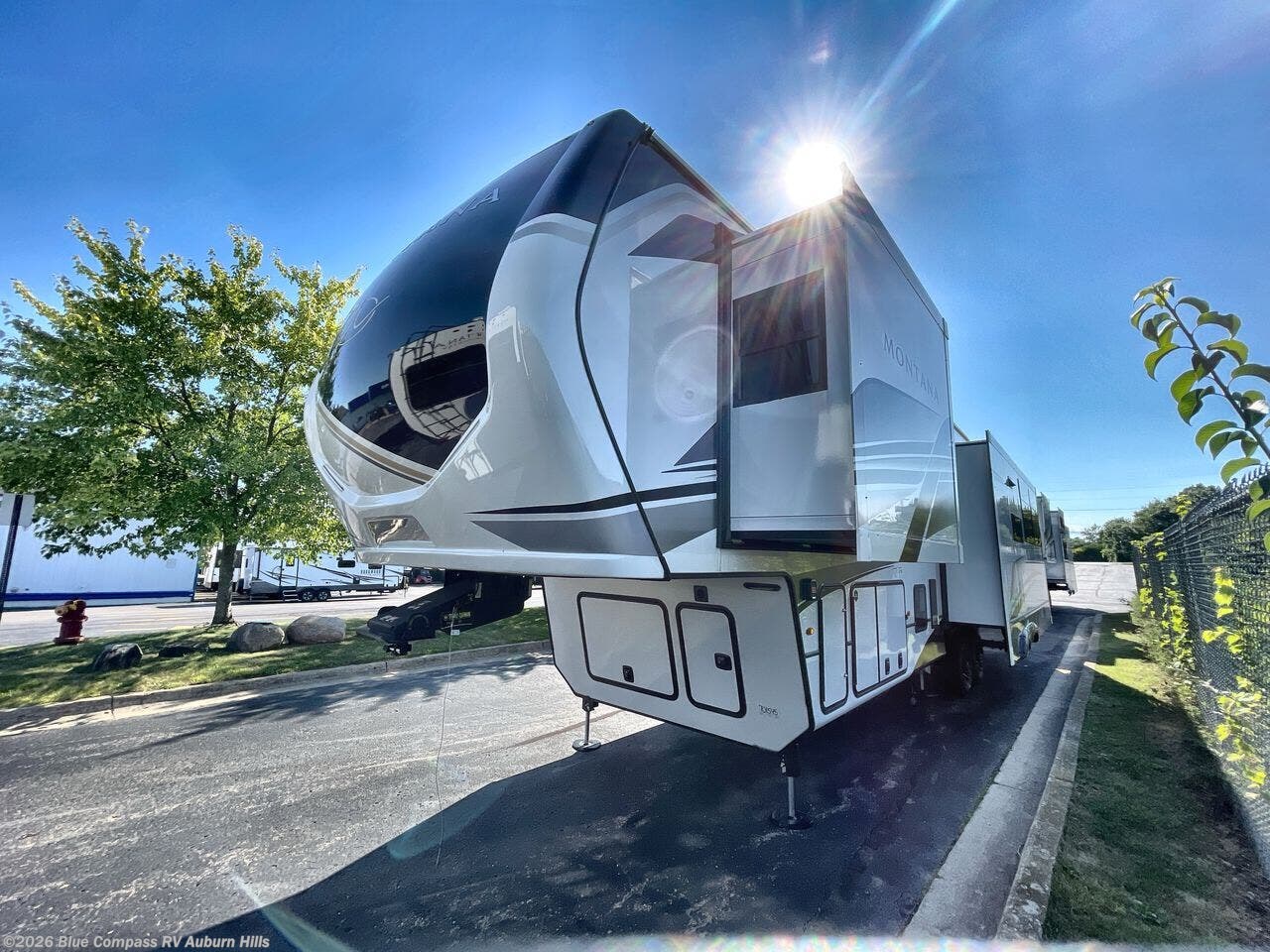 2025 Montana 3532SP by Keystone from Blue Compass RV Auburn Hills in Auburn Hills, Michigan