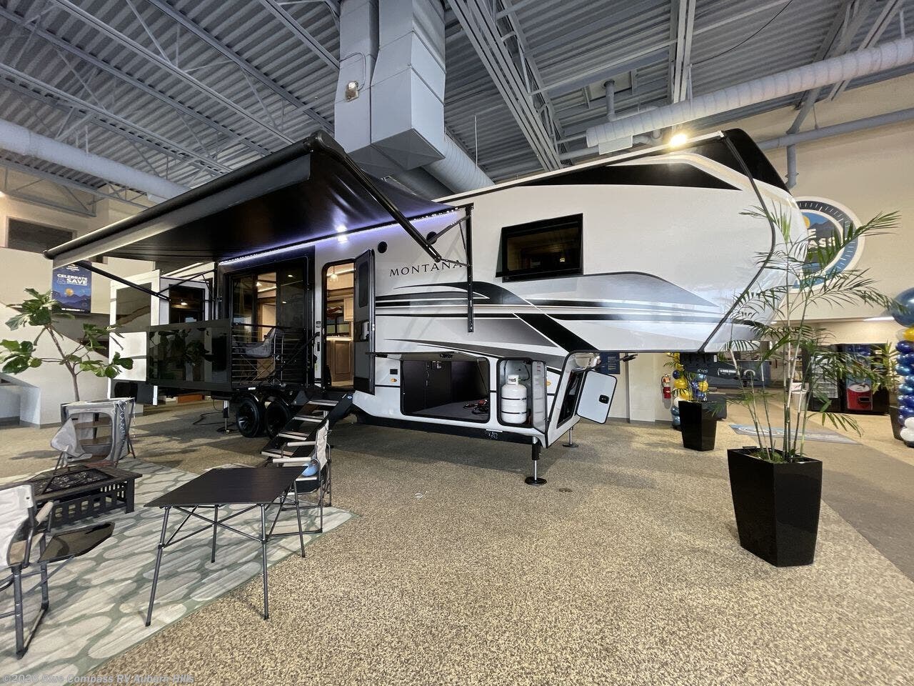 2025 Montana 3532SP by Keystone from Blue Compass RV Auburn Hills in Auburn Hills, Michigan