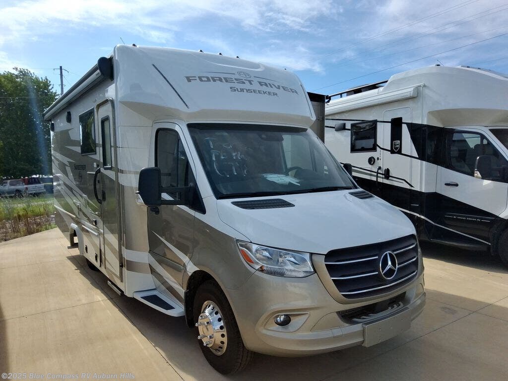 2026 Sunseeker MBS 2400DSB by Forest River from Blue Compass RV Auburn Hills in Auburn Hills, Michigan