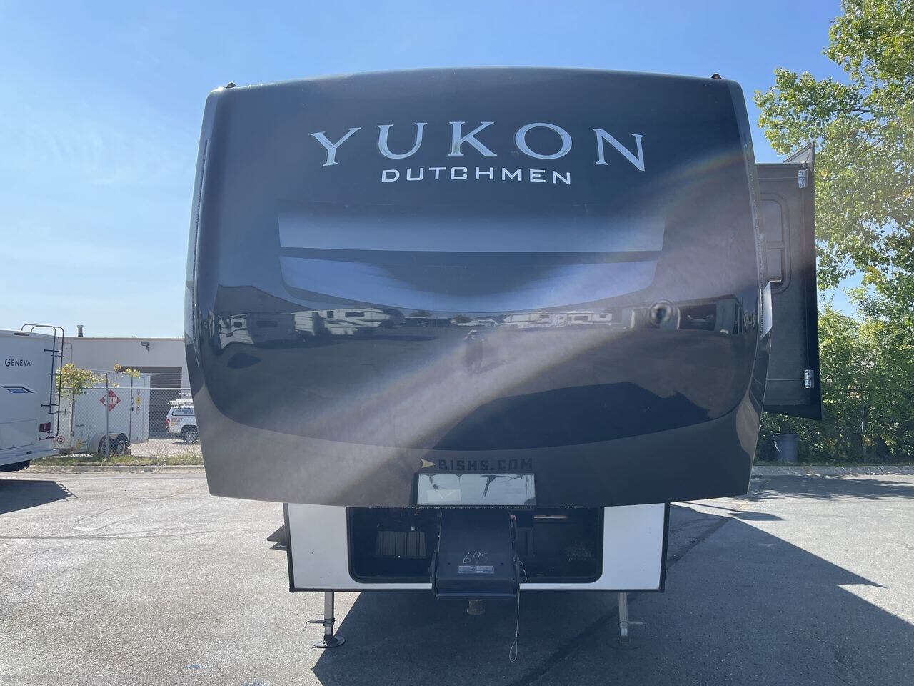 Used 2022 Dutchmen Yukon 320RL available in Auburn Hills, Michigan