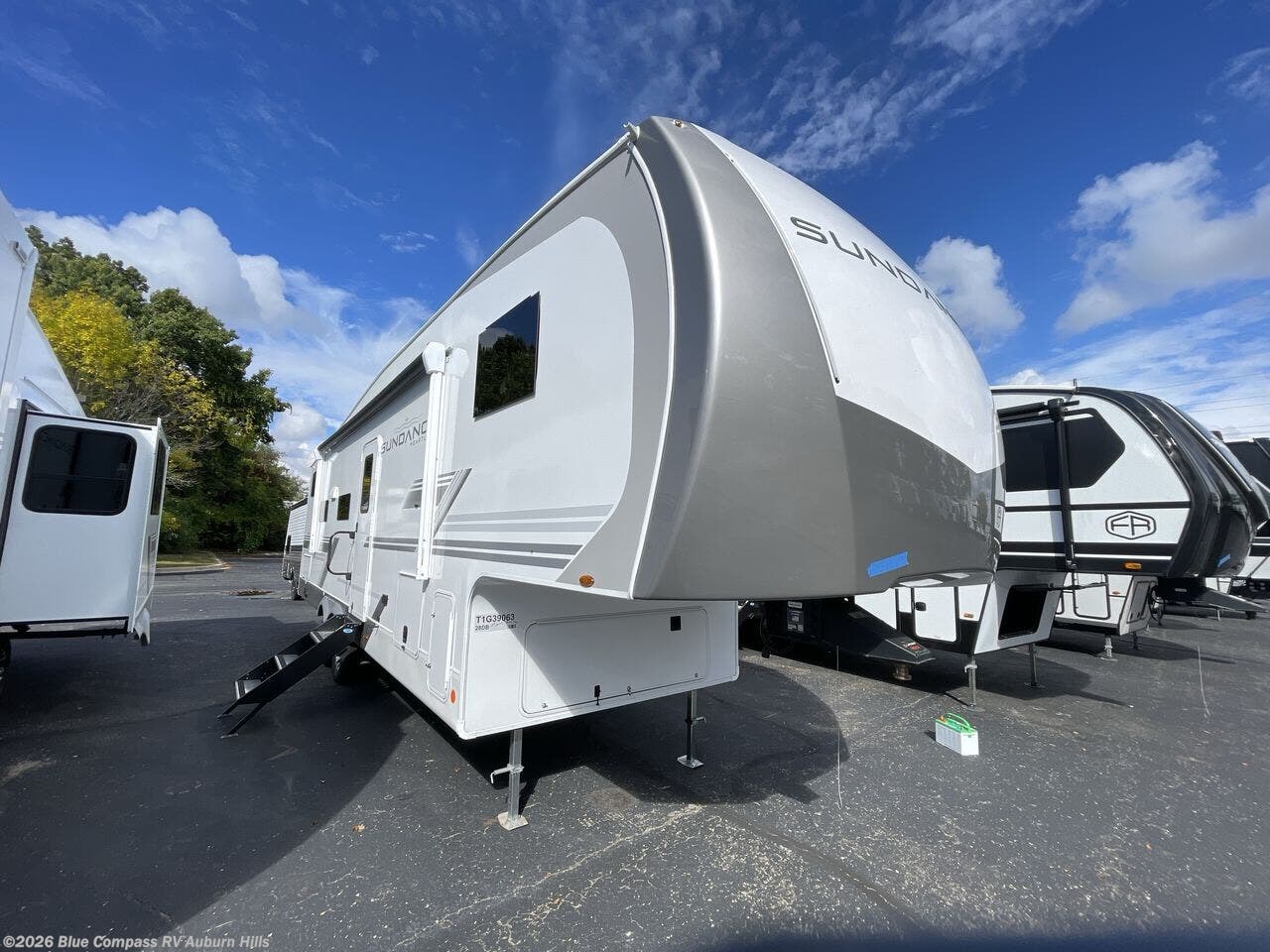 2026 Heartland Sundance XLT 28DB - New Fifth Wheel For Sale by Blue Compass RV Auburn Hills in Auburn Hills, Michigan