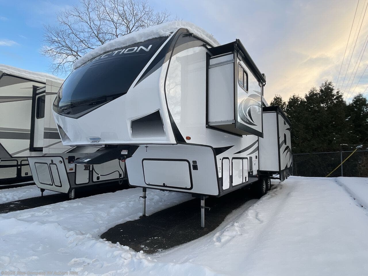 Used 2022 Grand Design Reflection 303RLS available in Auburn Hills, Michigan