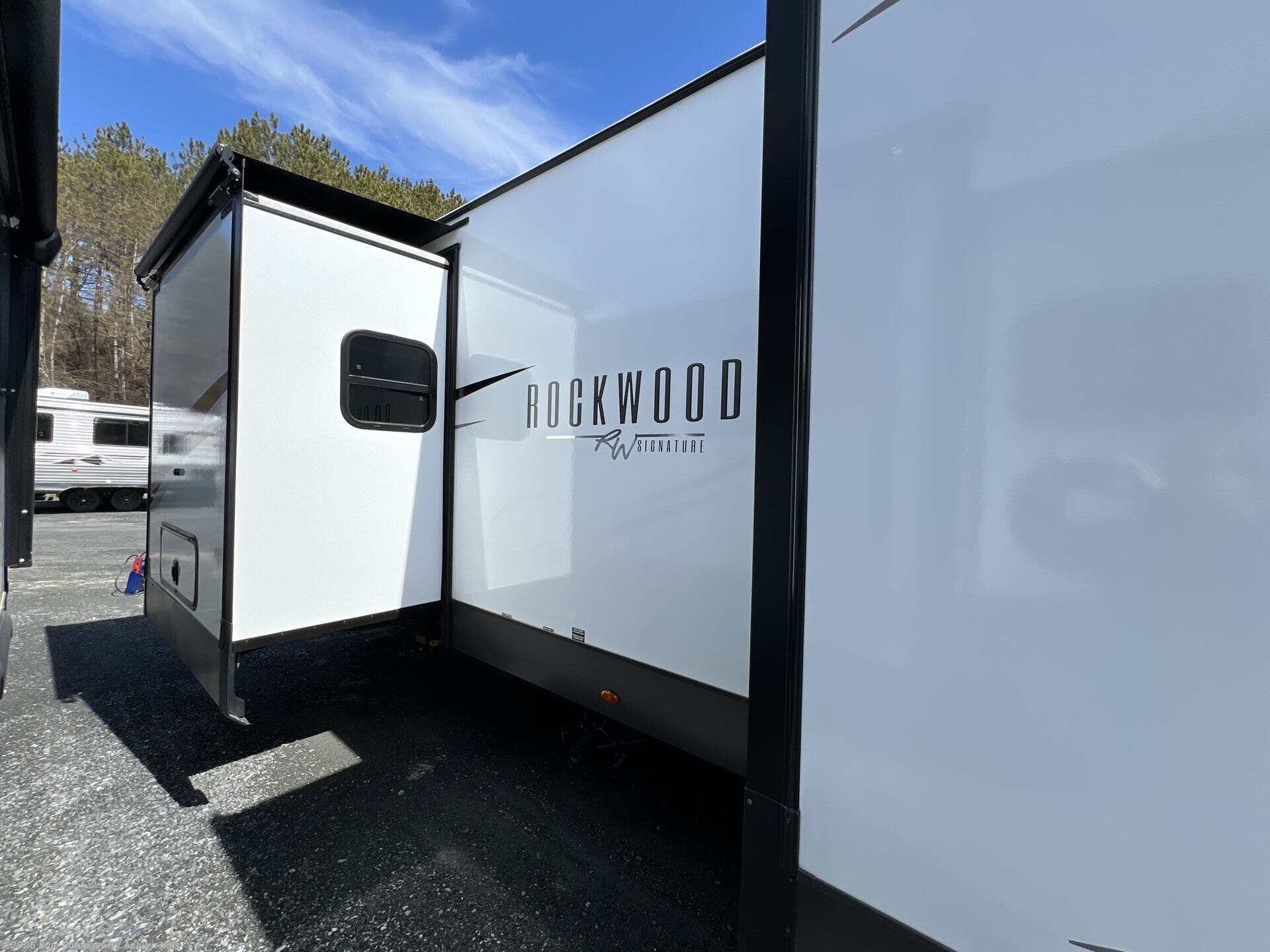 New 2025 Forest River Rockwood Signature 8336BH available in Auburn Hills, Michigan