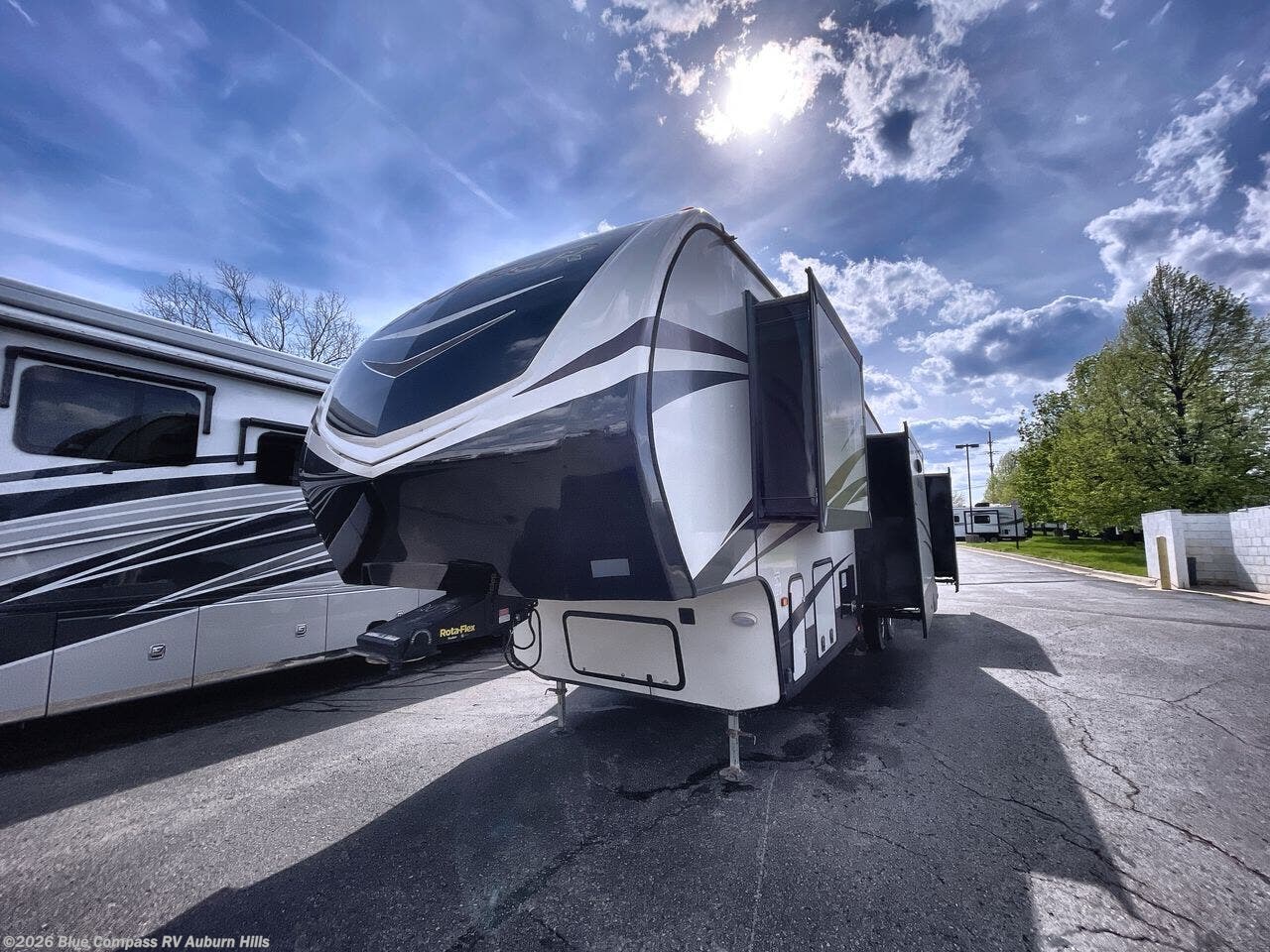 Used 2018 CrossRoads Cruiser M-3513BH available in Auburn Hills, Michigan