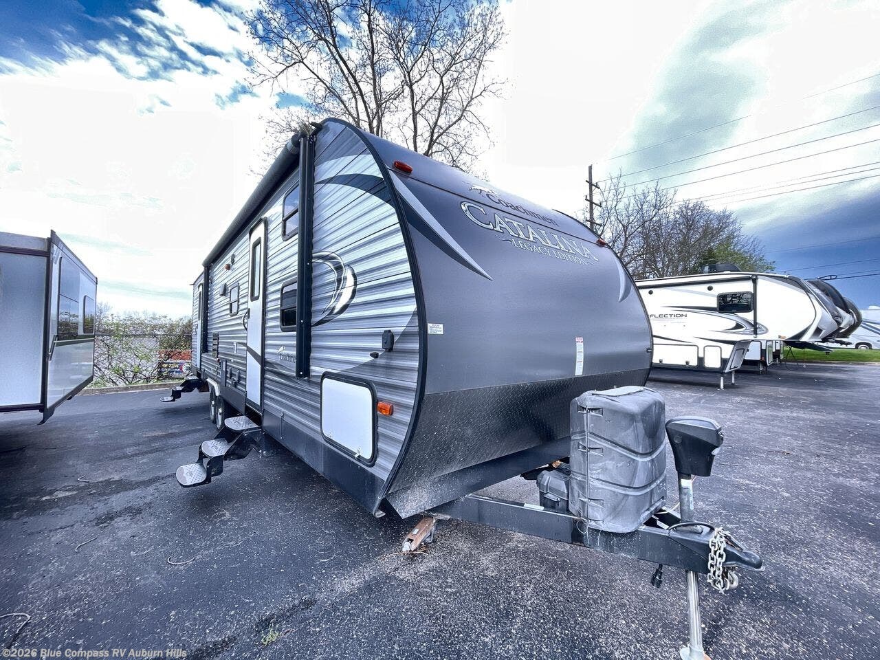 2017 Catalina 343QBDS by Forest River from Blue Compass RV Auburn Hills in Auburn Hills, Michigan