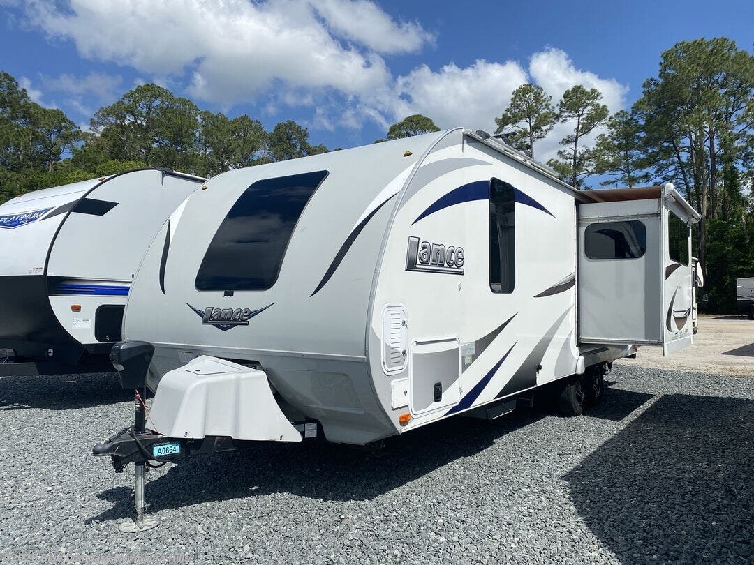 2020 Lance Travel Trailers 2285 by Lance from Blue Compass RV Auburn Hills in Auburn Hills, Michigan