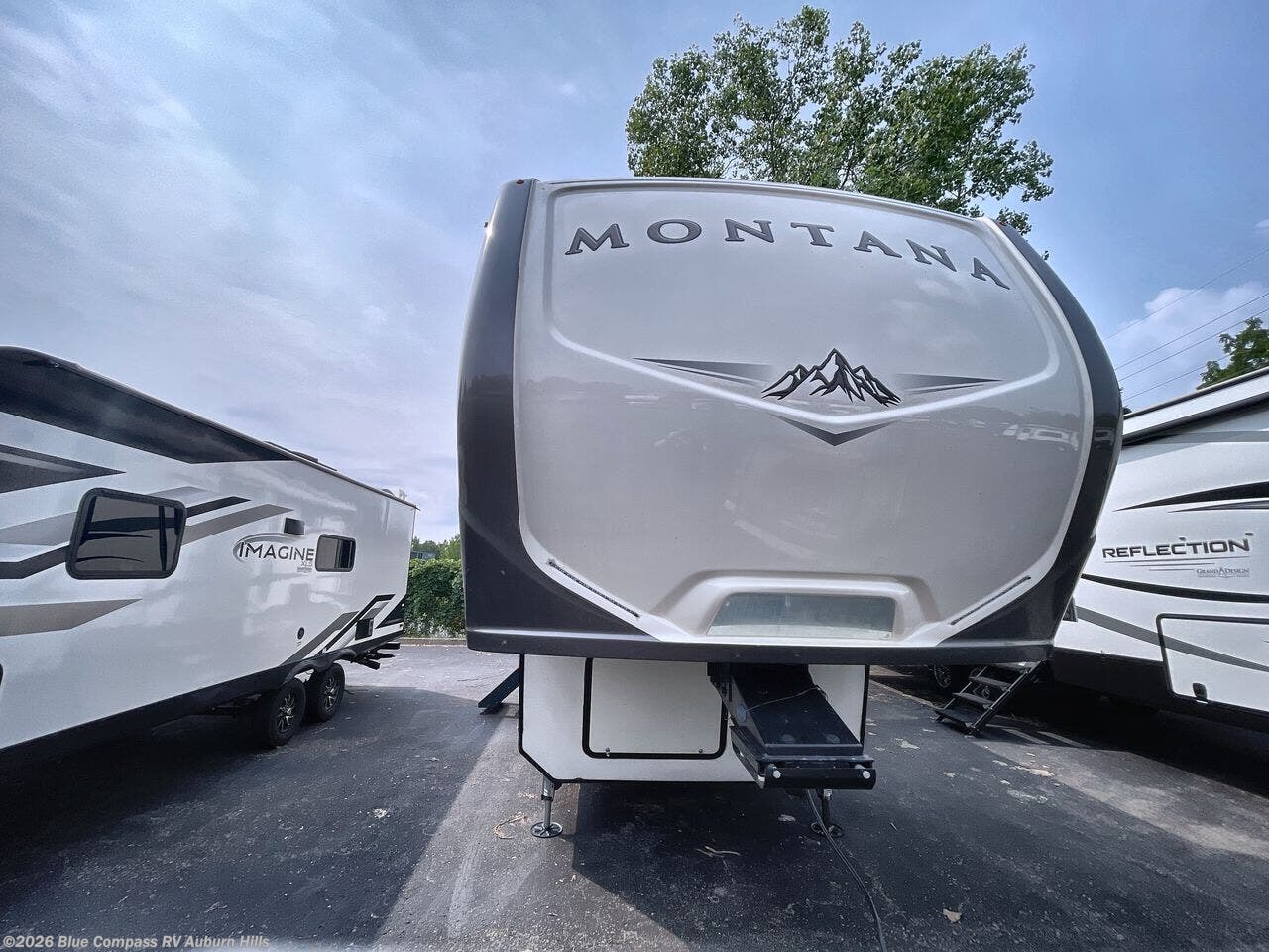 Used 2018 Keystone Montana 3160RL available in Auburn Hills, Michigan