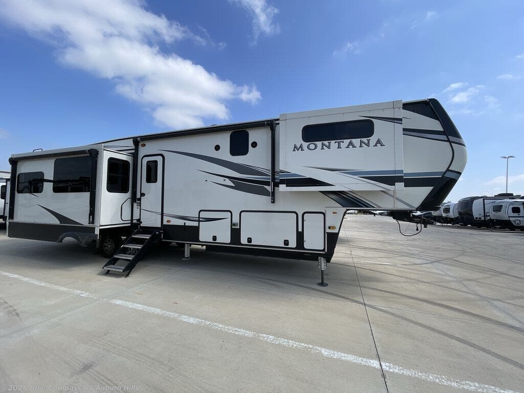 Used 2021 Keystone Montana 3780RL available in Auburn Hills, Michigan