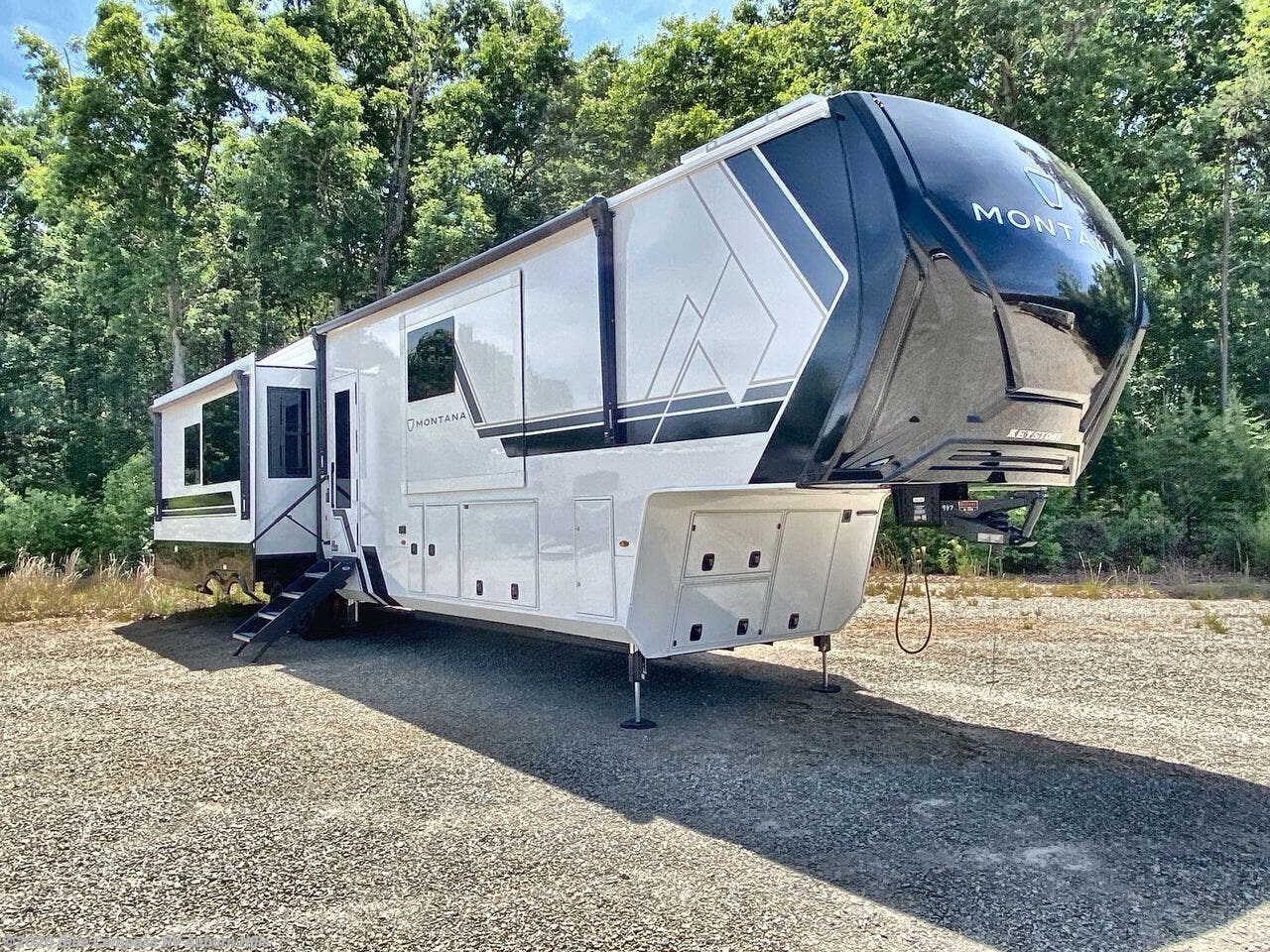 2026 Montana 3900RK by Keystone from Blue Compass RV Auburn Hills in Auburn Hills, Michigan