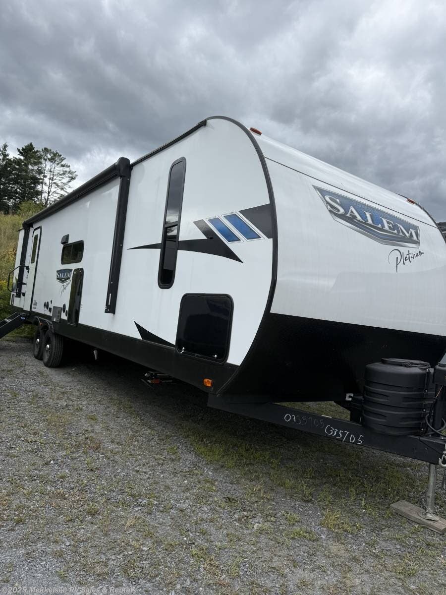 2023 Forest River Salem 29BDB - Used Travel Trailer For Sale by Mekkelsen RV Sales & Rentals in East Montpelier, Vermont