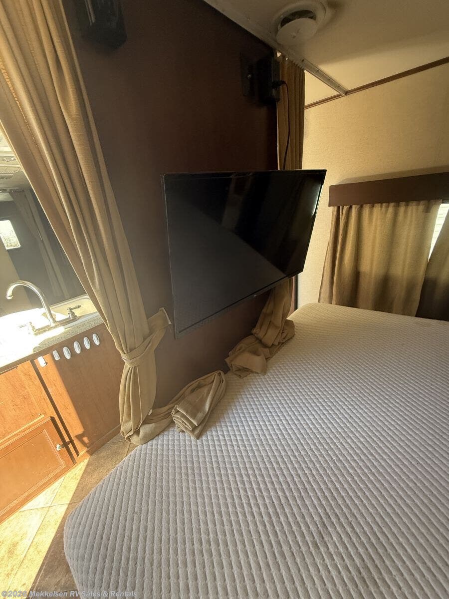 Used 2015 Dutchmen Kodiak 299BHSL available in East Montpelier, Vermont