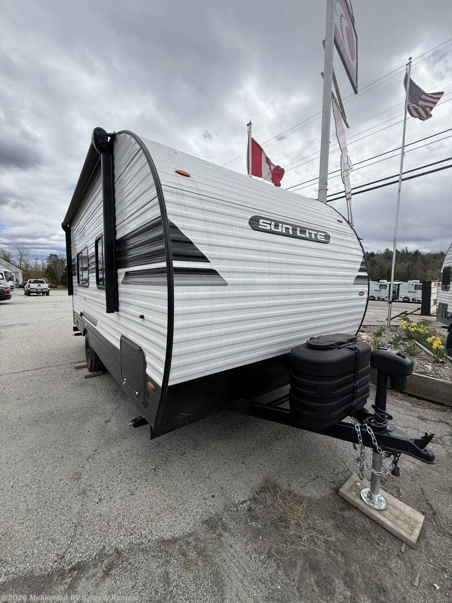 2026 Sunset Park RV SUNLITE 18RD - New Travel Trailer For Sale by Mekkelsen RV Sales & Rentals in East Montpelier, Vermont