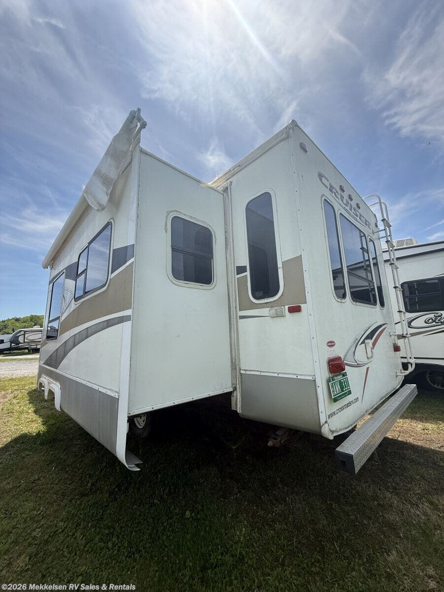 2007 Cruiser CROSSROADS  31RL by CrossRoads from Mekkelsen RV Sales & Rentals in East Montpelier, Vermont