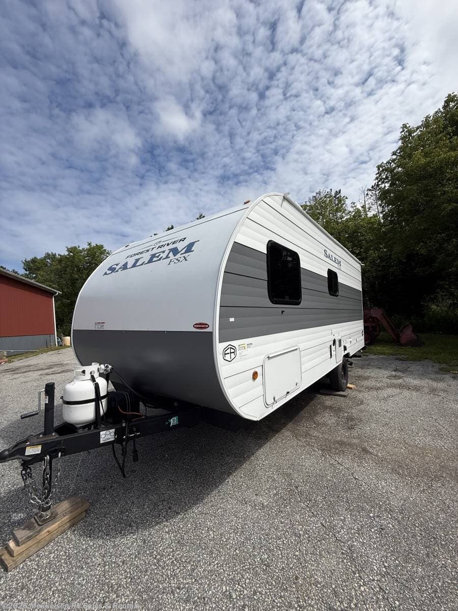 2026 Forest River Salem 174DBLE - Used Travel Trailer For Sale by Mekkelsen RV Sales & Rentals in East Montpelier, Vermont