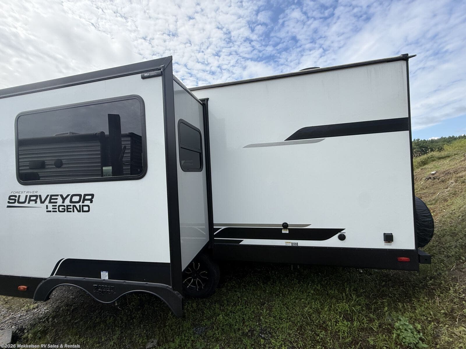 2024 Forest River Surveyor LEGEND 260BHL - Used Travel Trailer For Sale by Mekkelsen RV Sales & Rentals in East Montpelier, Vermont