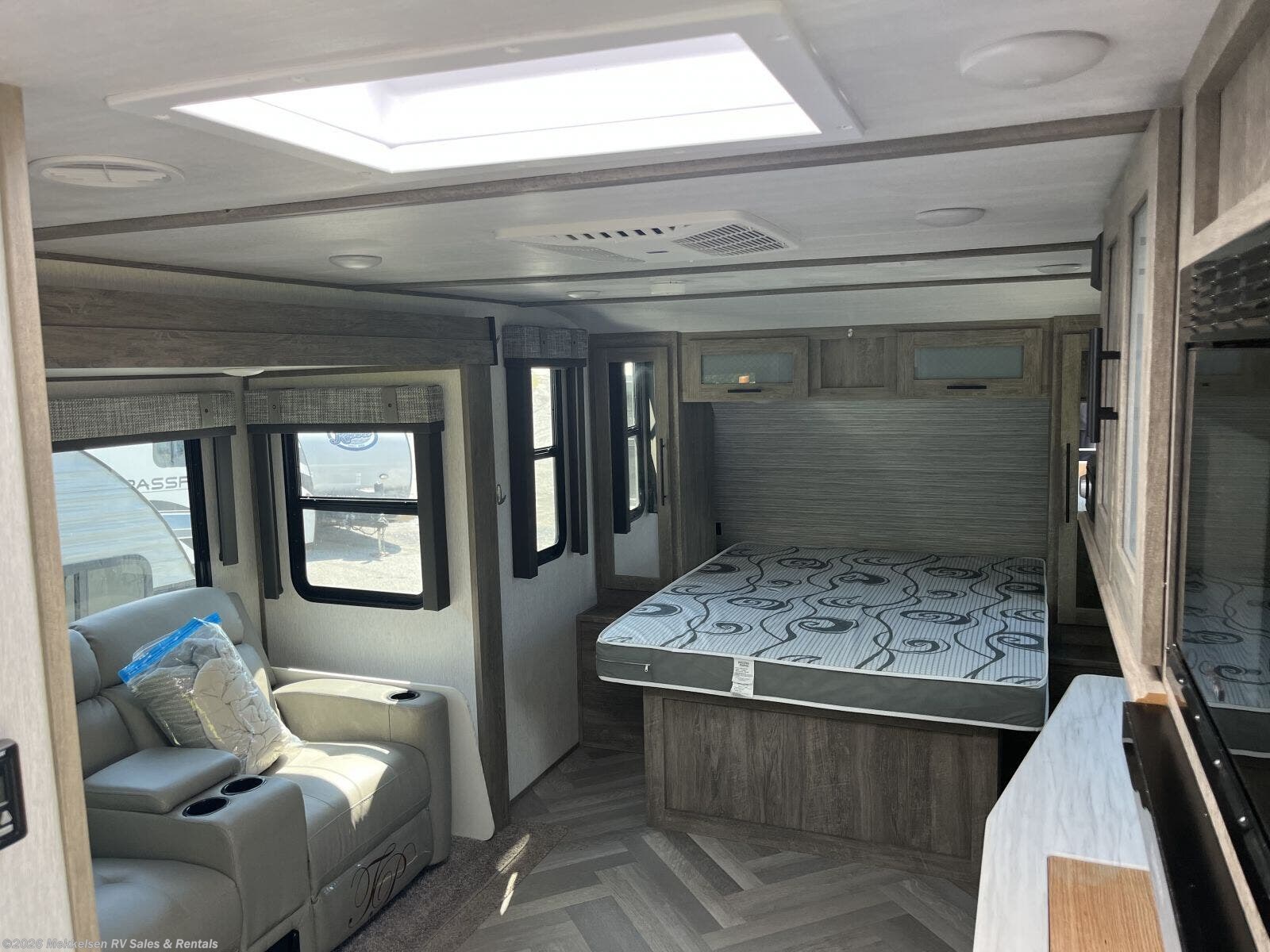2022 Salem Hemisphere 19RBHL by Forest River from Mekkelsen RV Sales & Rentals in East Montpelier, Vermont
